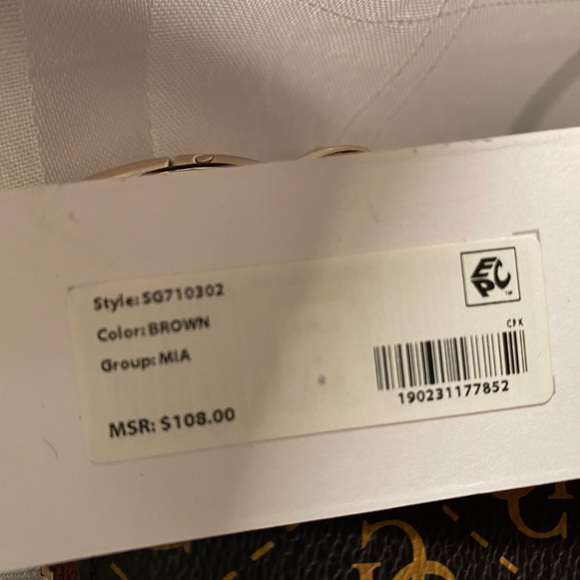 Guess MIA Hobo Shoulder Bag in faux leather, color brown model: MIA HOBO. NWT. - Picture 14 of 15